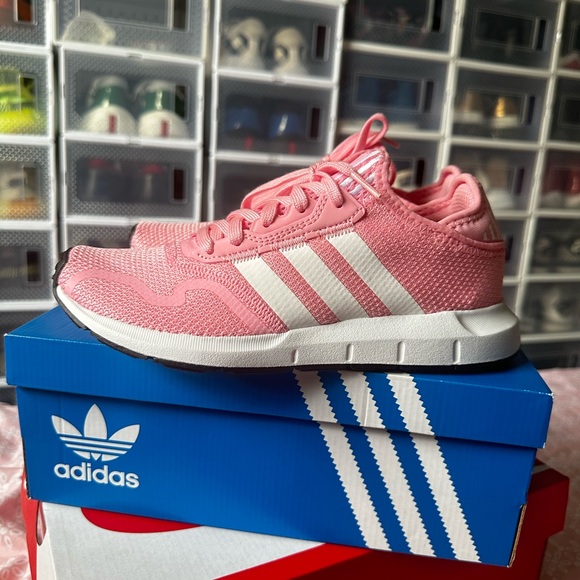 ADIDAS SWIFT RUN SZ 5 - Picture 2 of 5